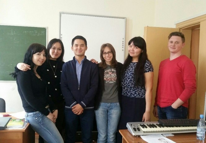 Дархан Куанов и студенты-музыковеды