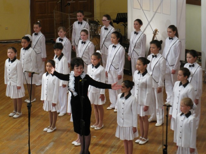 Детский хор "Елим-ай", руководитель - Лариса Романовская